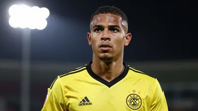 Kaizer Chiefs FC signs new players, including Faiz Abrahams, with Asanele Velebayi sharing advice on handling pressure...