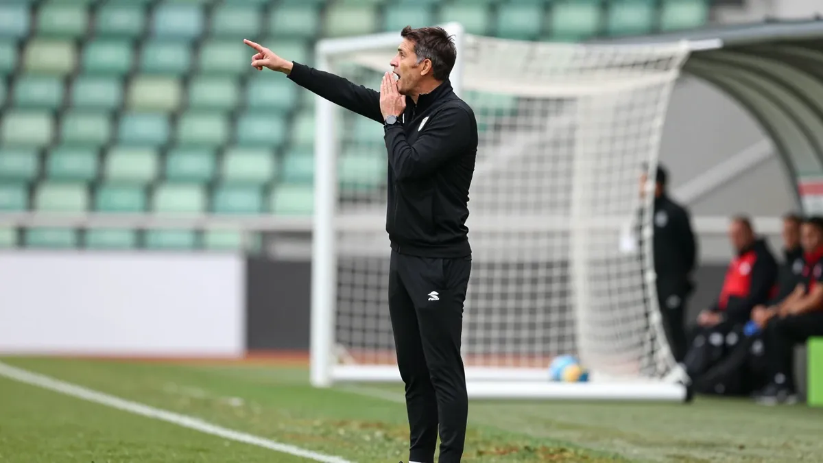 Kaizer Chiefs coach Fernando da Cruz says the club 'has to win the league and has to win cups' as his side remain...