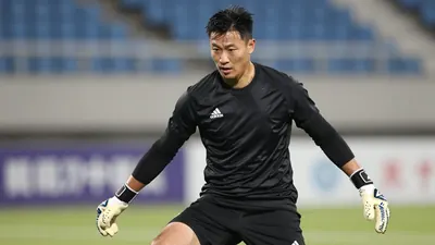 Kaizer Chiefs FC are linked with Ghana's Richard Ofori to bolster their goalkeeping options, with Brandon Petersen under...
