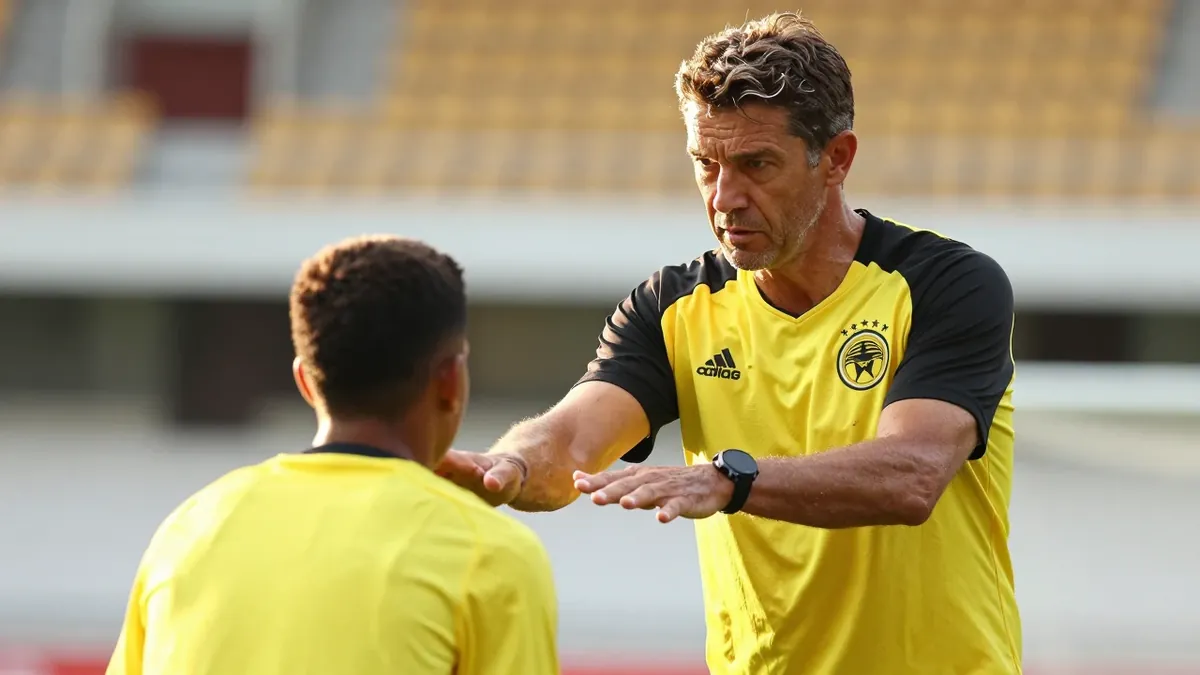 Kaizer Chiefs winger Asanele Velebayi shares insights on adapting to club's high-pressure environment with new signing...